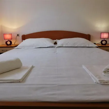 Charming Karlo Apartment Betina (Sibenik-Knin)