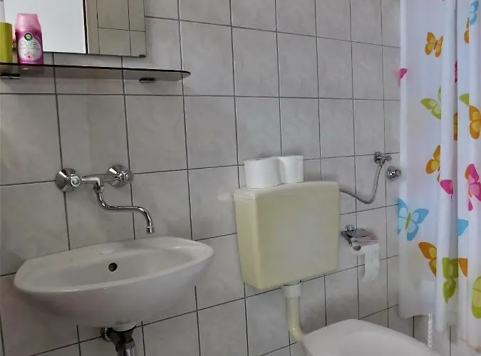 Charming Karlo * Betina